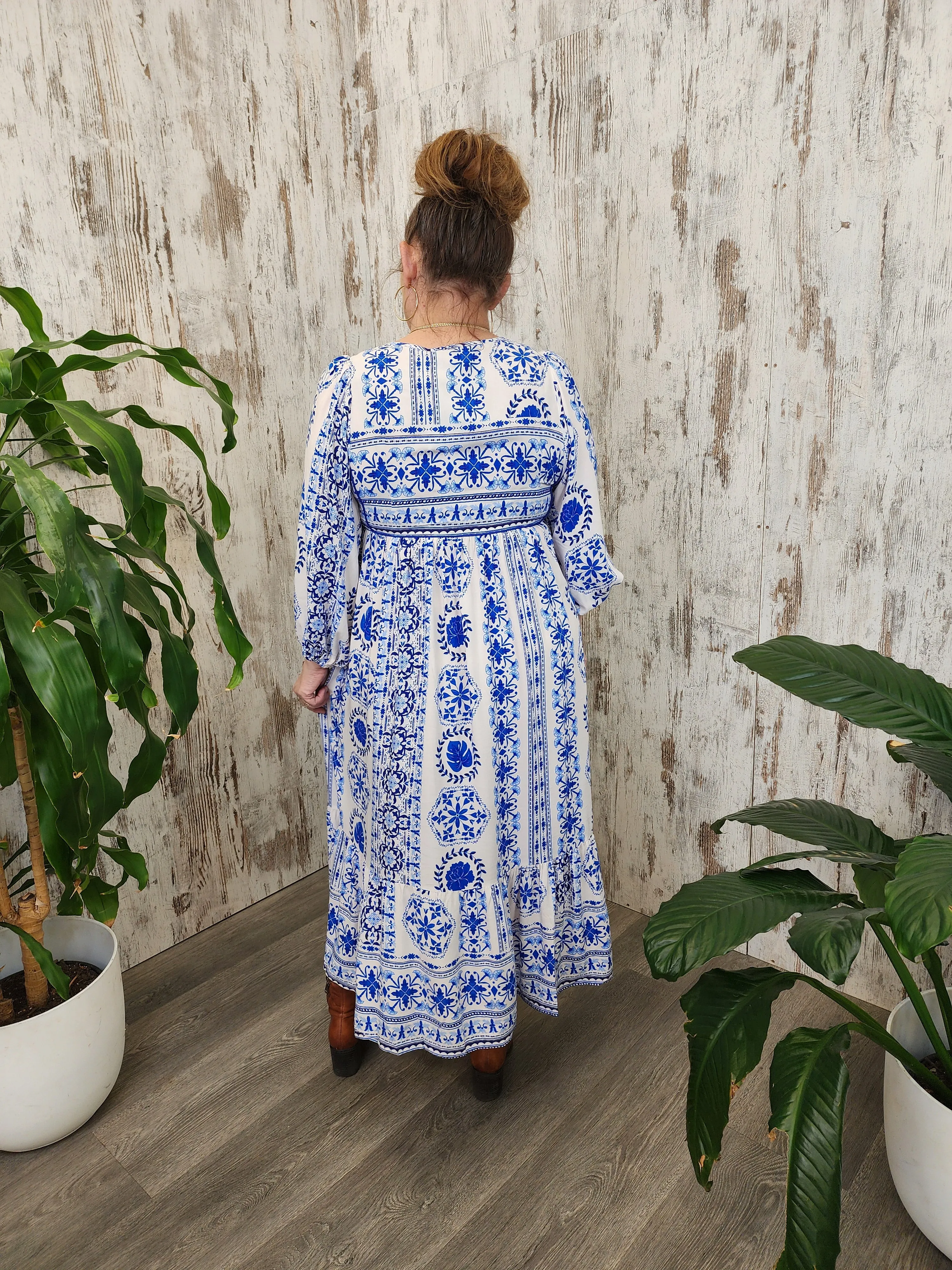 Iris Maxi - Leila Midi Dress Long Sleeve V Neck - Sicily