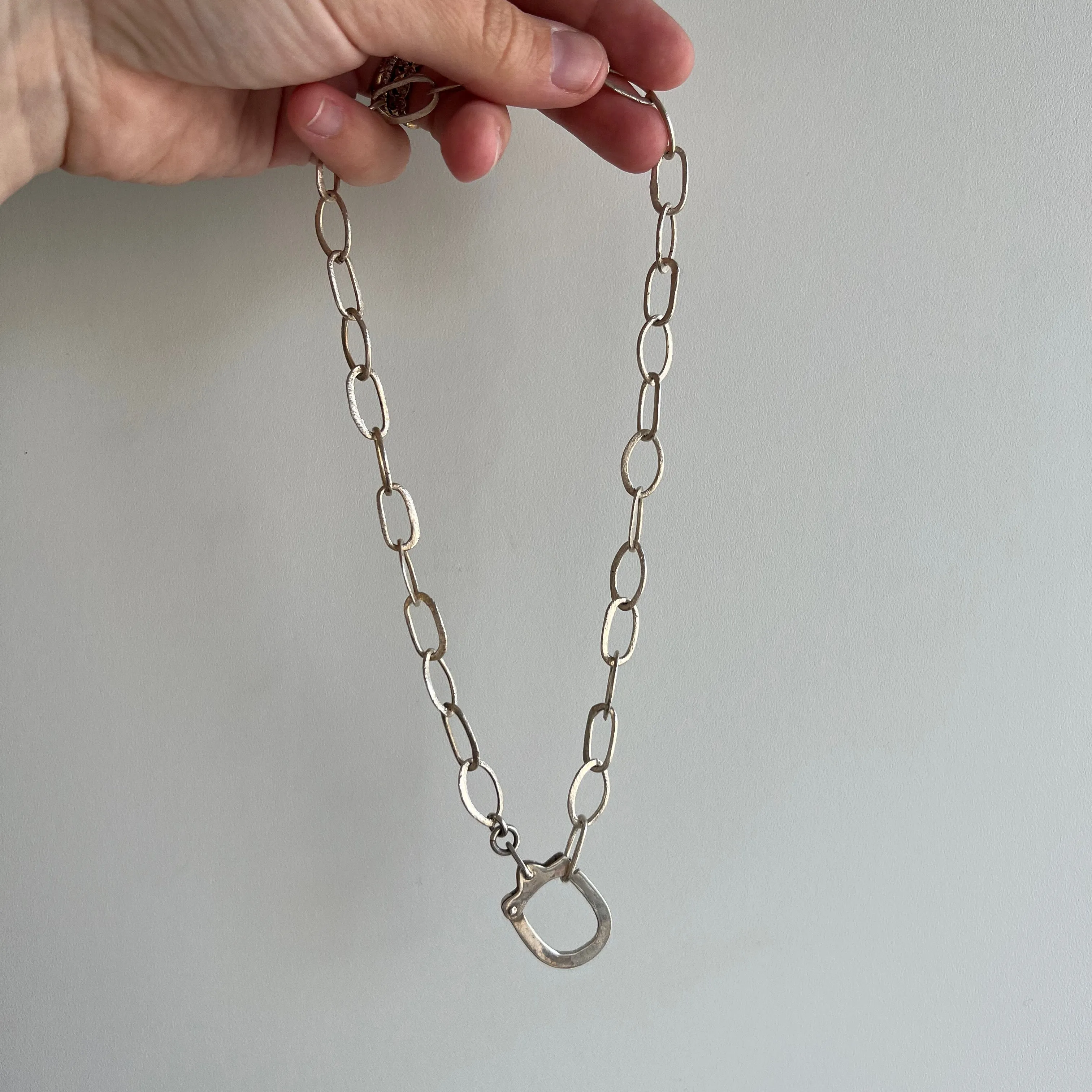 reimagined V I N T A G E // all linked up / sterling silver hammered brushed oval link chain with a connector clasp / 16