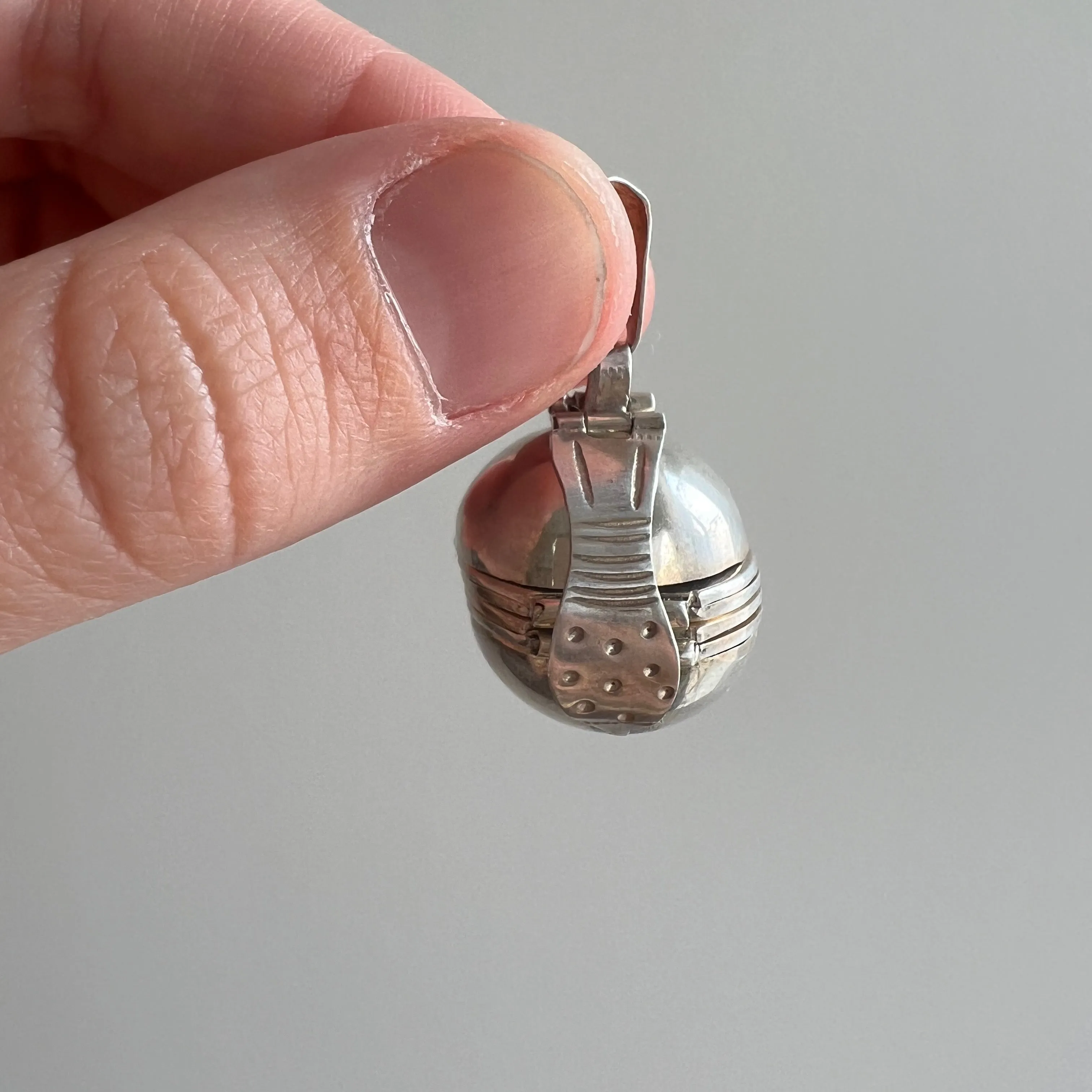 V I N T A G E // accordion memories / sterling silver accordion 4 to 6 photo locket pendant / made in Mexico