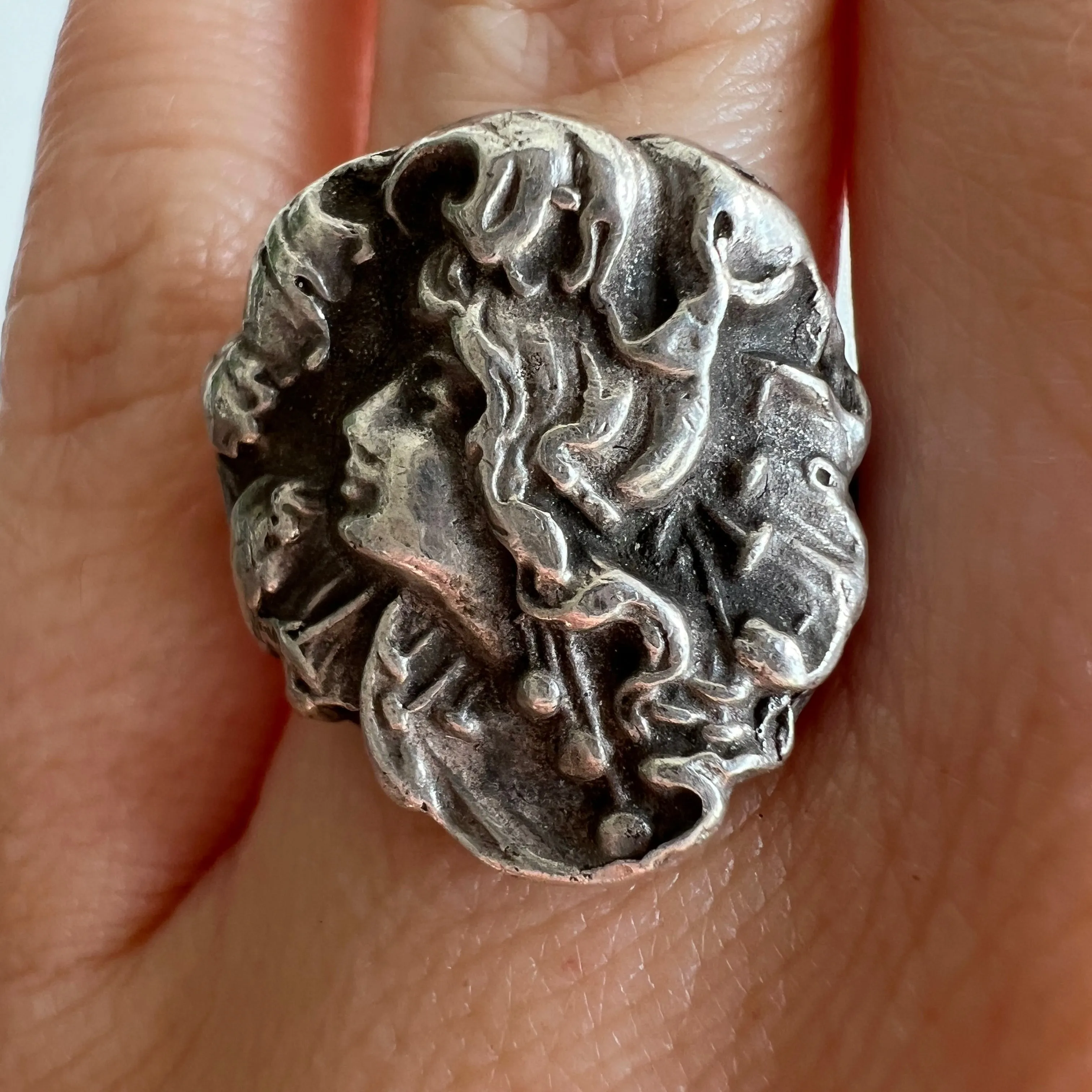 V I N T A G E // fantastic femme / sterling silver goddess ring / size 5.5