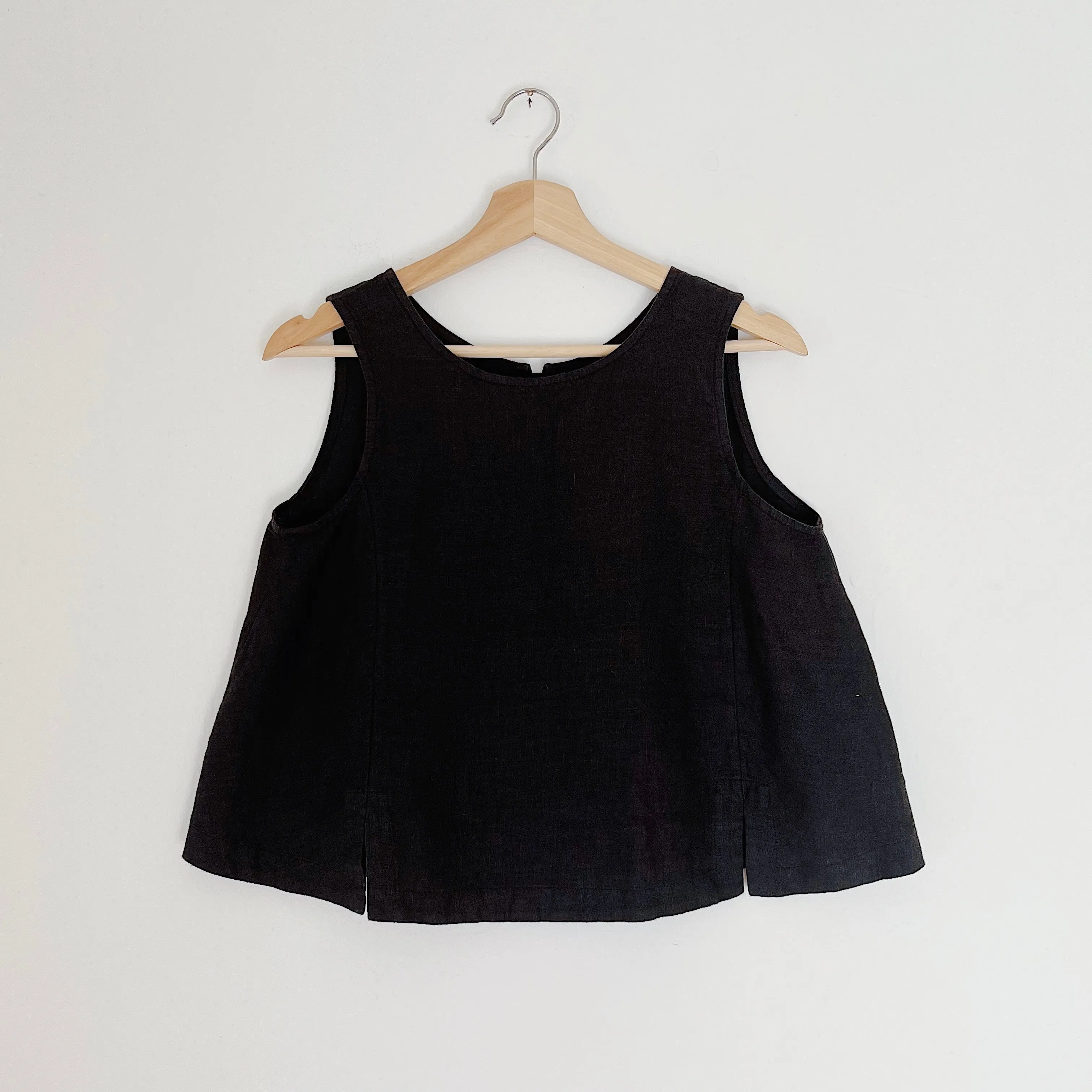 Yuvita | Button Back Tank in Black